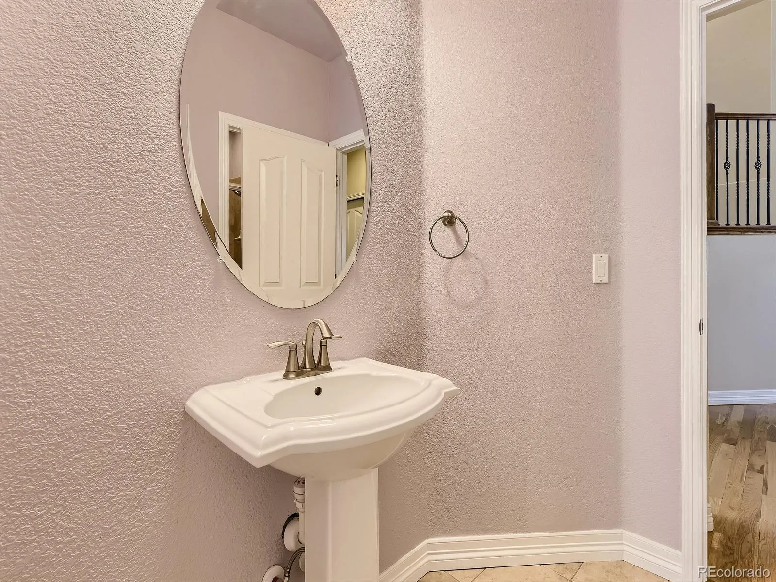 6419 S Old Hammer Way Aurora CO 80016 MLS #REC2649182 06102026064700 1600 19