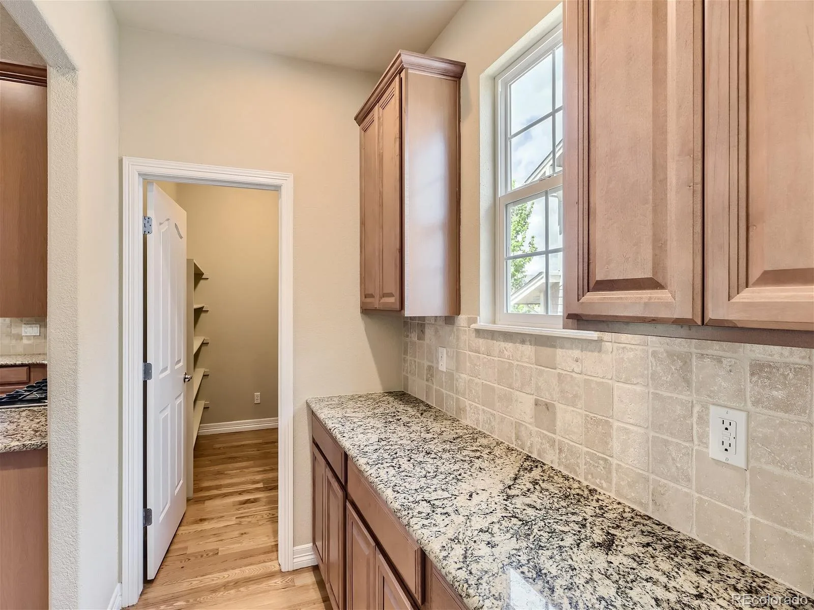6419 S Old Hammer Way Aurora CO 80016 MLS #REC2649182 06102026064700 1600 22
