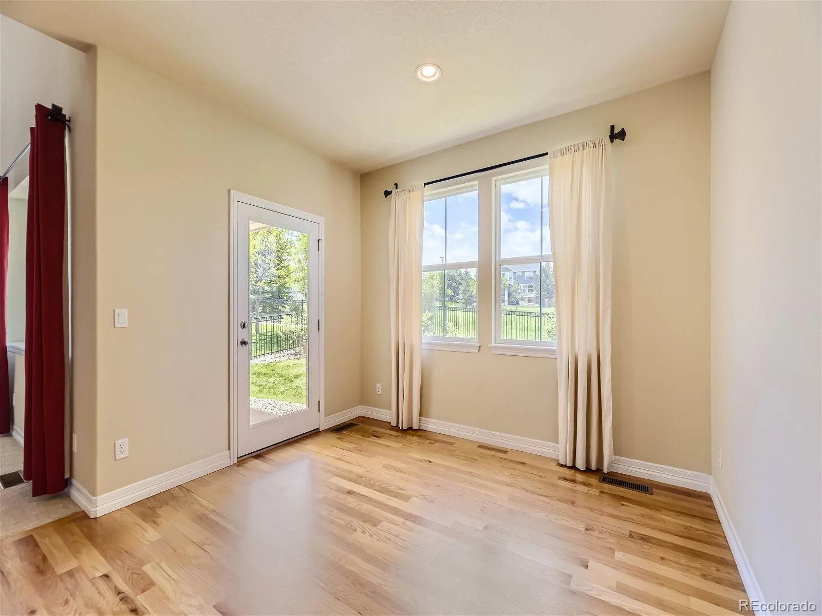 6419 S Old Hammer Way Aurora CO 80016 MLS #REC2649182 06102026064700 1600 23