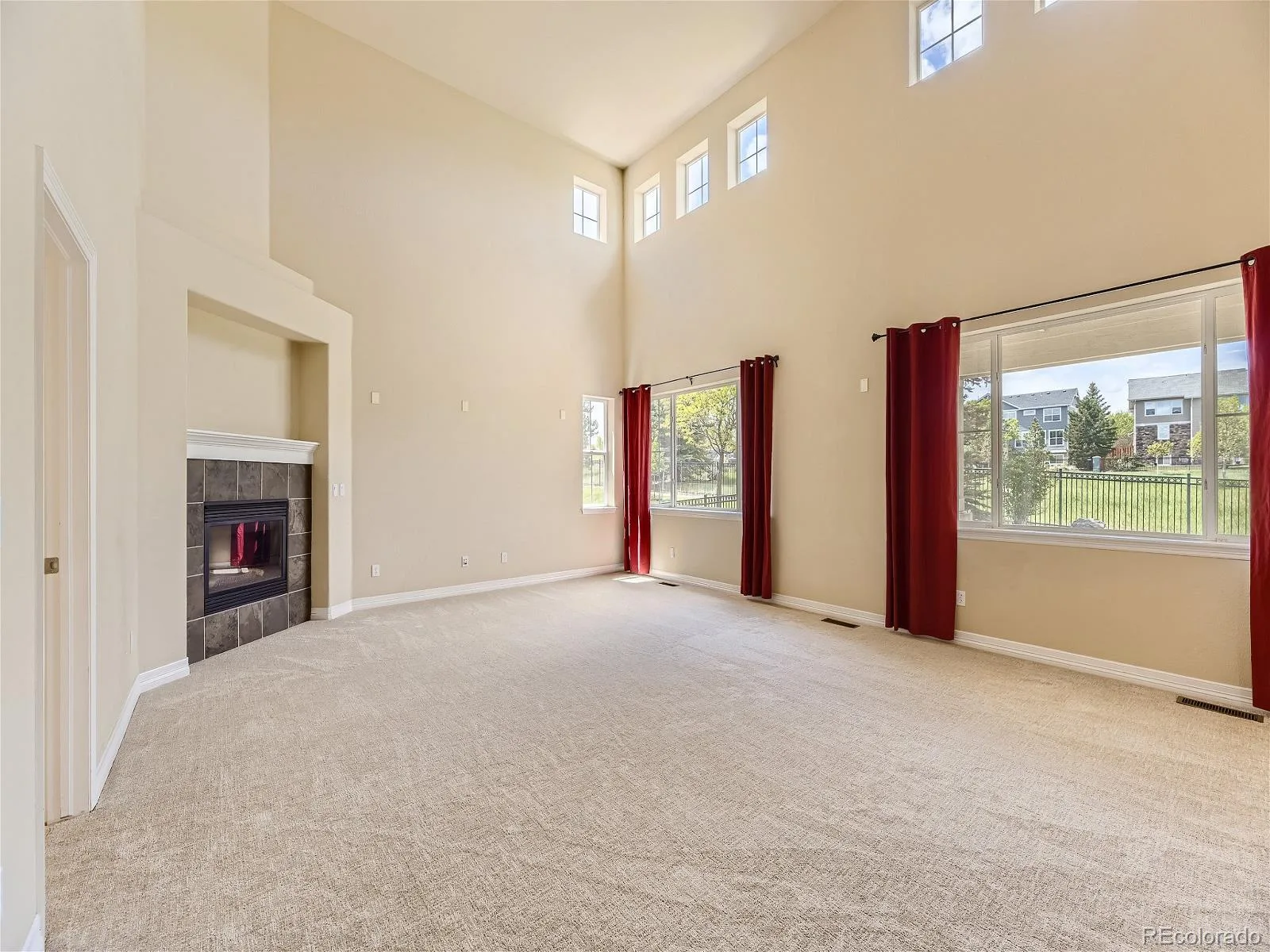 6419 S Old Hammer Way Aurora CO 80016 MLS #REC2649182 06102026064700 1600 24
