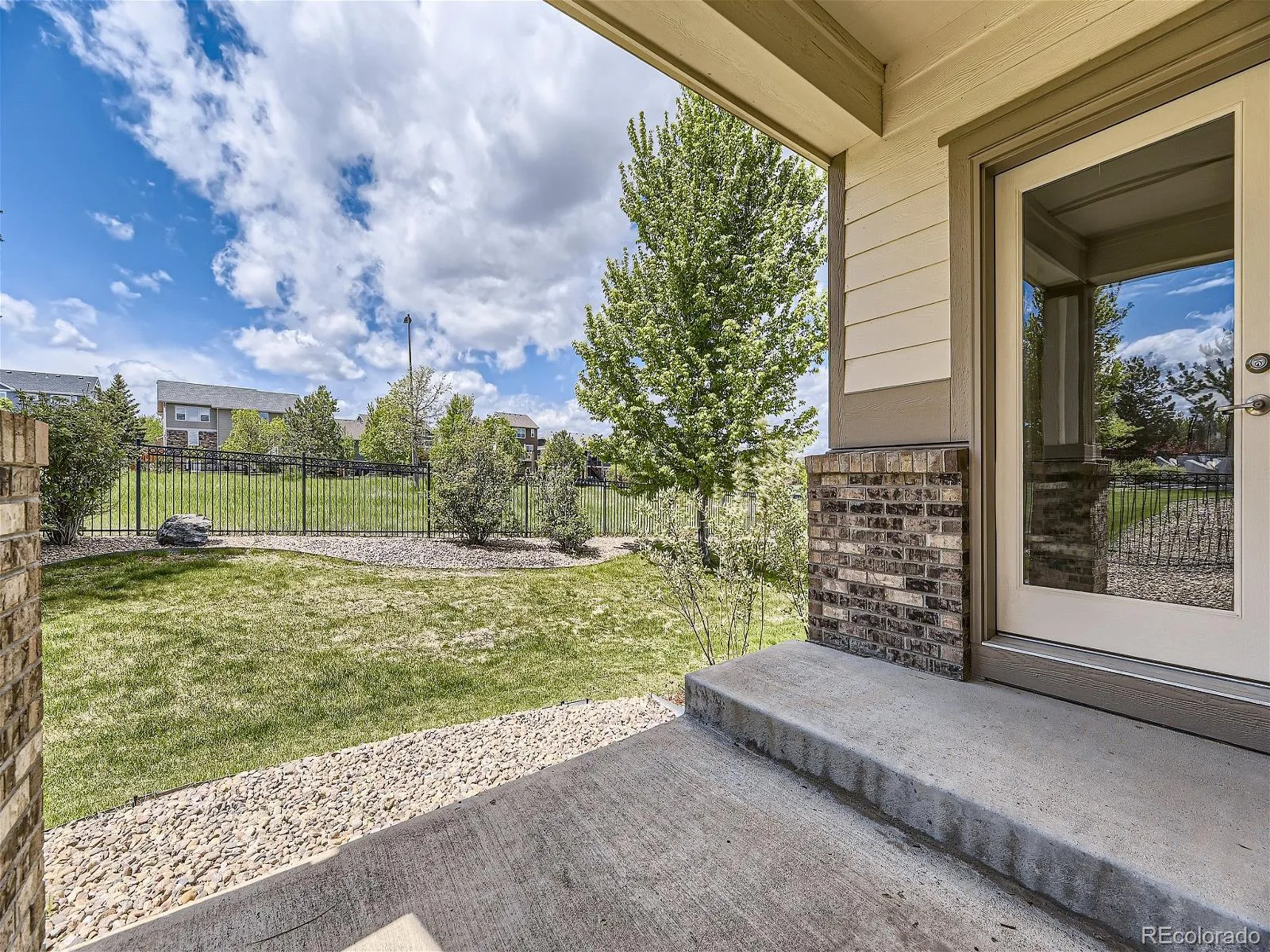 6419 S Old Hammer Way Aurora CO 80016 MLS #REC2649182 06102026064700 1600 25