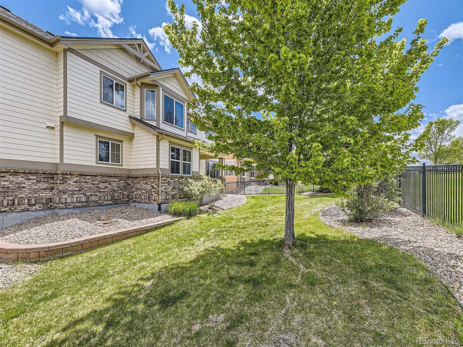 6419 S Old Hammer Way Aurora CO 80016 MLS #REC2649182 06102026064700 1600 26