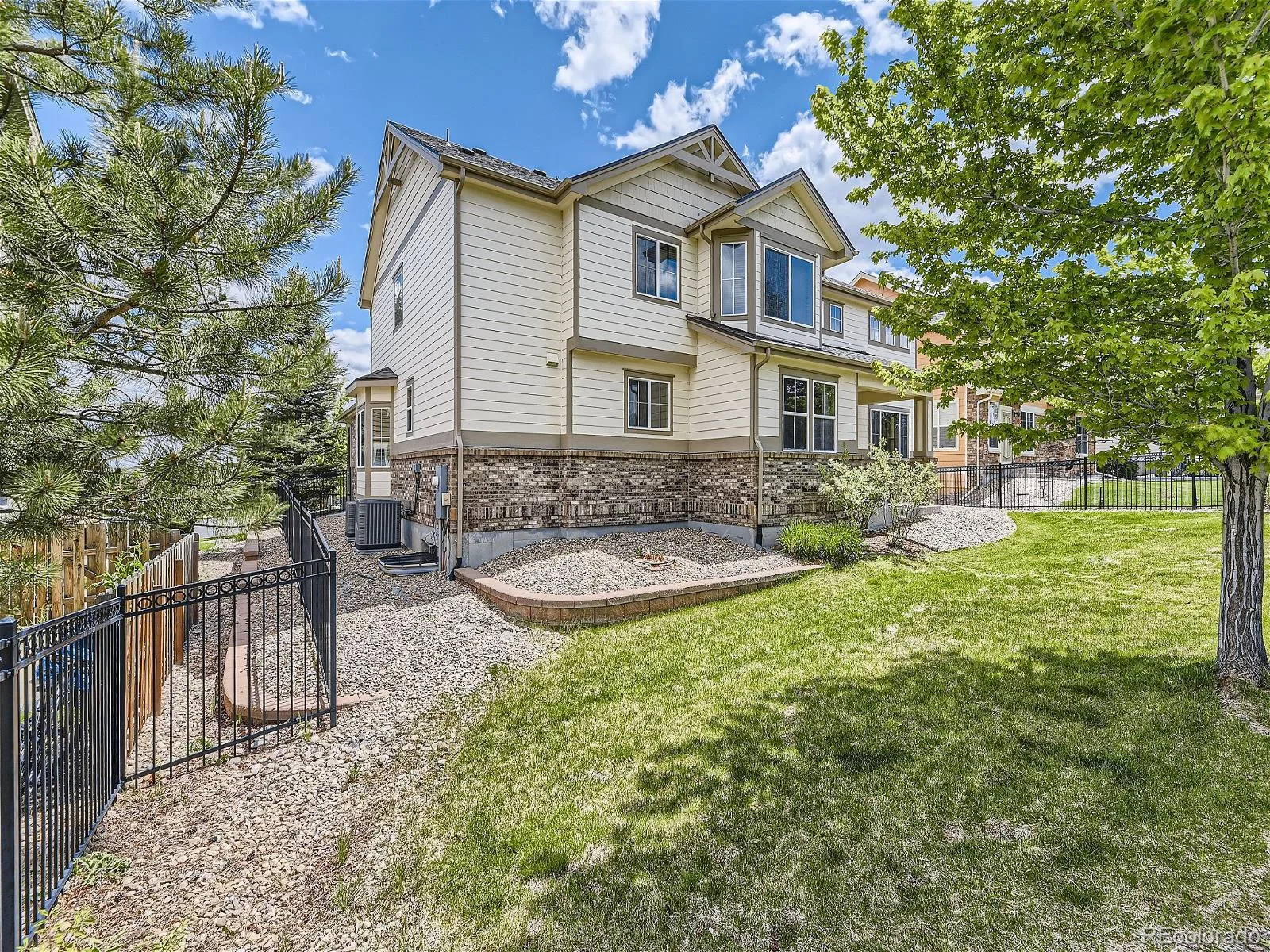 6419 S Old Hammer Way Aurora CO 80016 MLS #REC2649182 06102026064700 1600 27