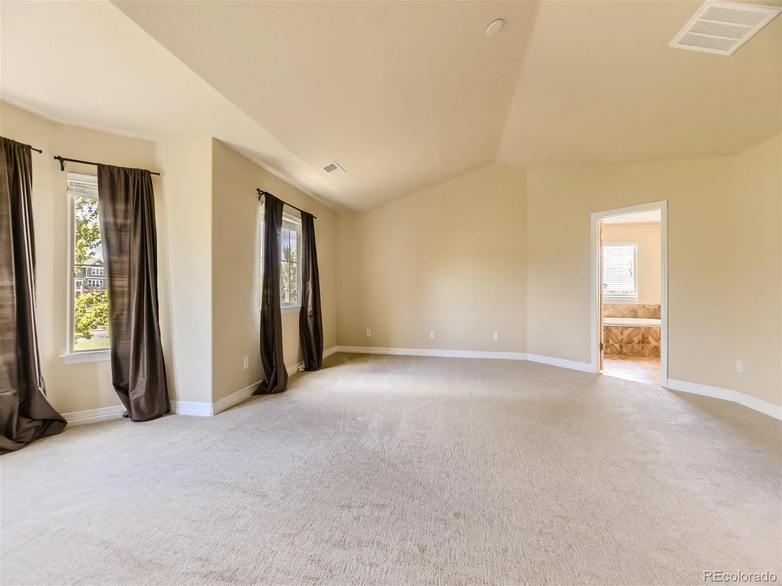 6419 S Old Hammer Way Aurora CO 80016 MLS #REC2649182 06102026064700 1600 4