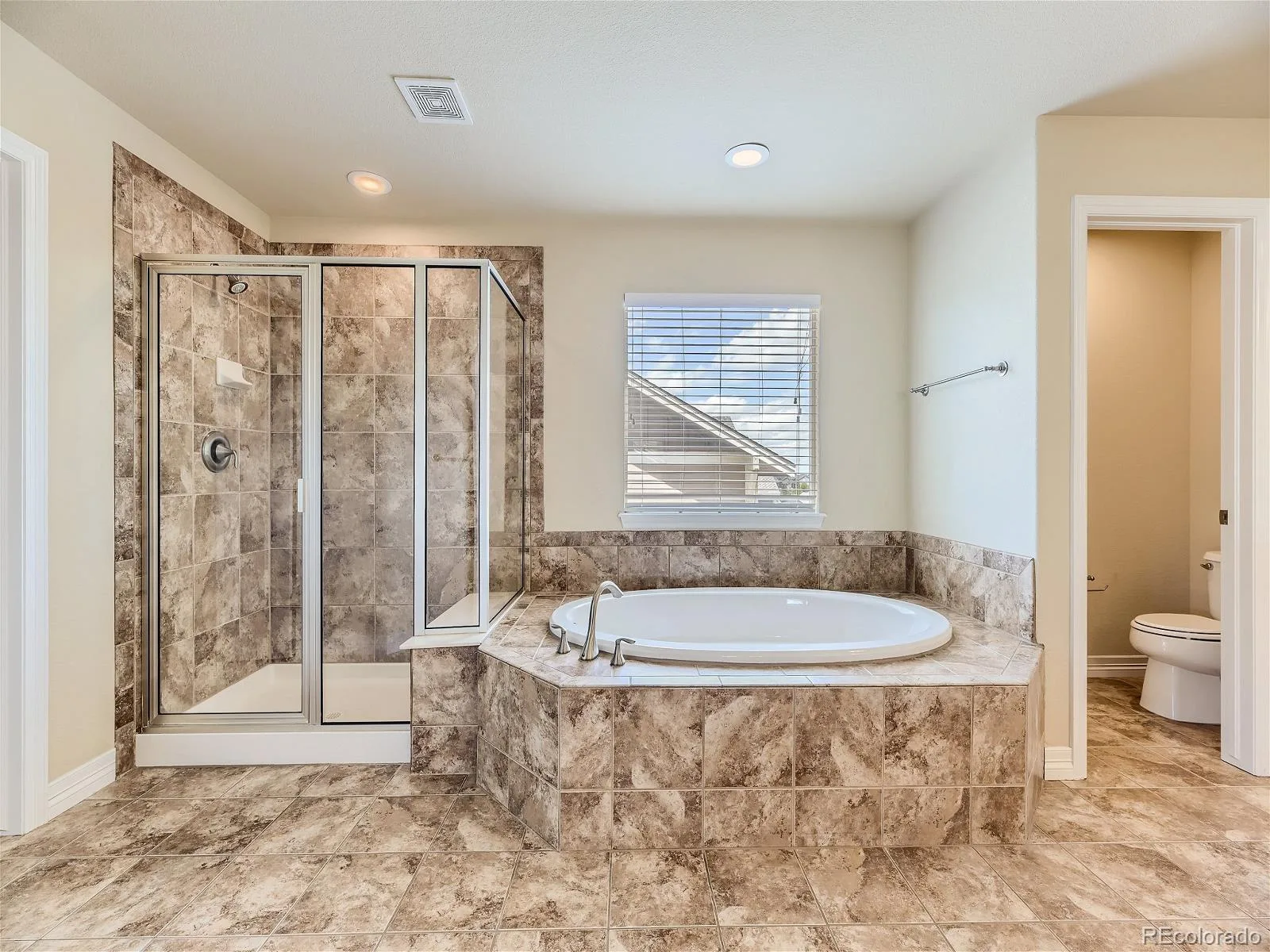 6419 S Old Hammer Way Aurora CO 80016 MLS #REC2649182 06102026064700 1600 6
