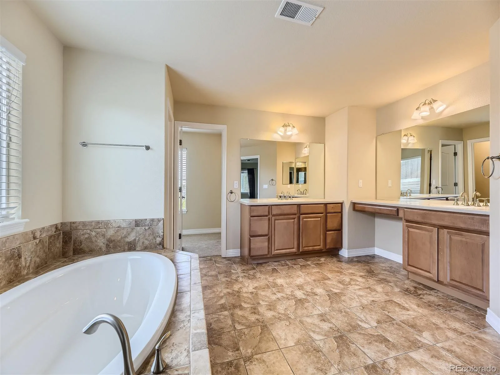 6419 S Old Hammer Way Aurora CO 80016 MLS #REC2649182 06102026064700 1600 7