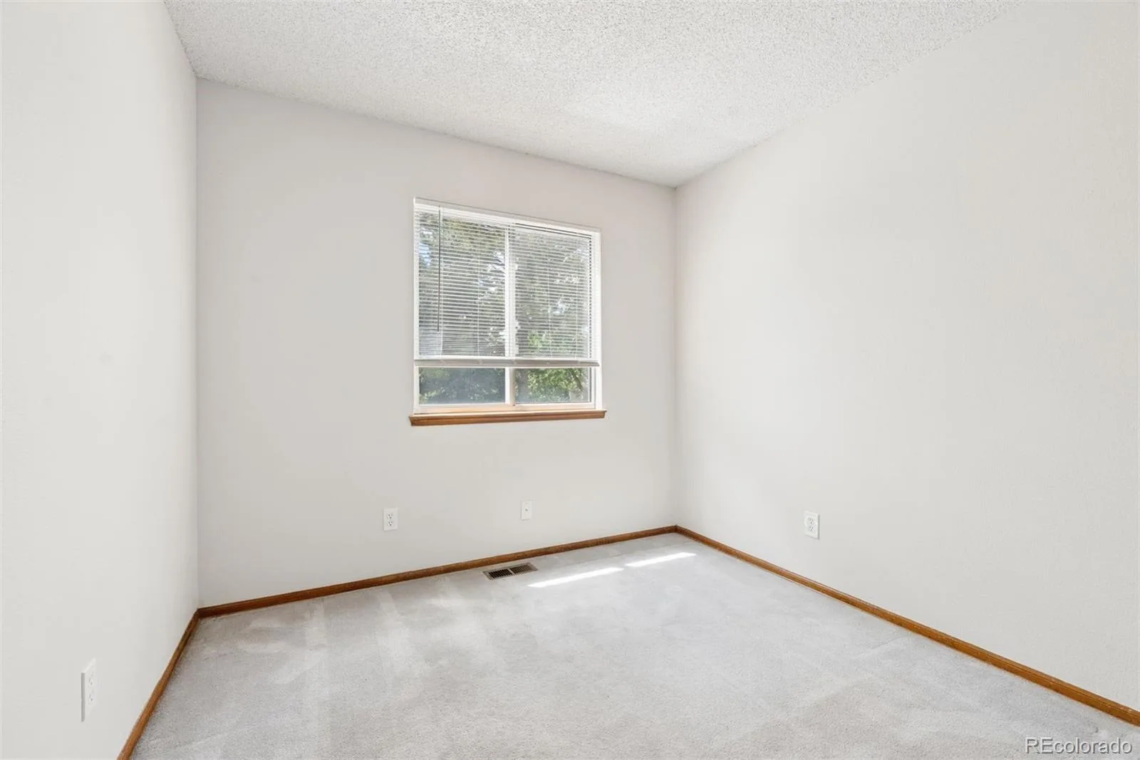 9632 W Walden Avenue Littleton CO 80128 | MLS #REC2653431 08182026184758 1600 19