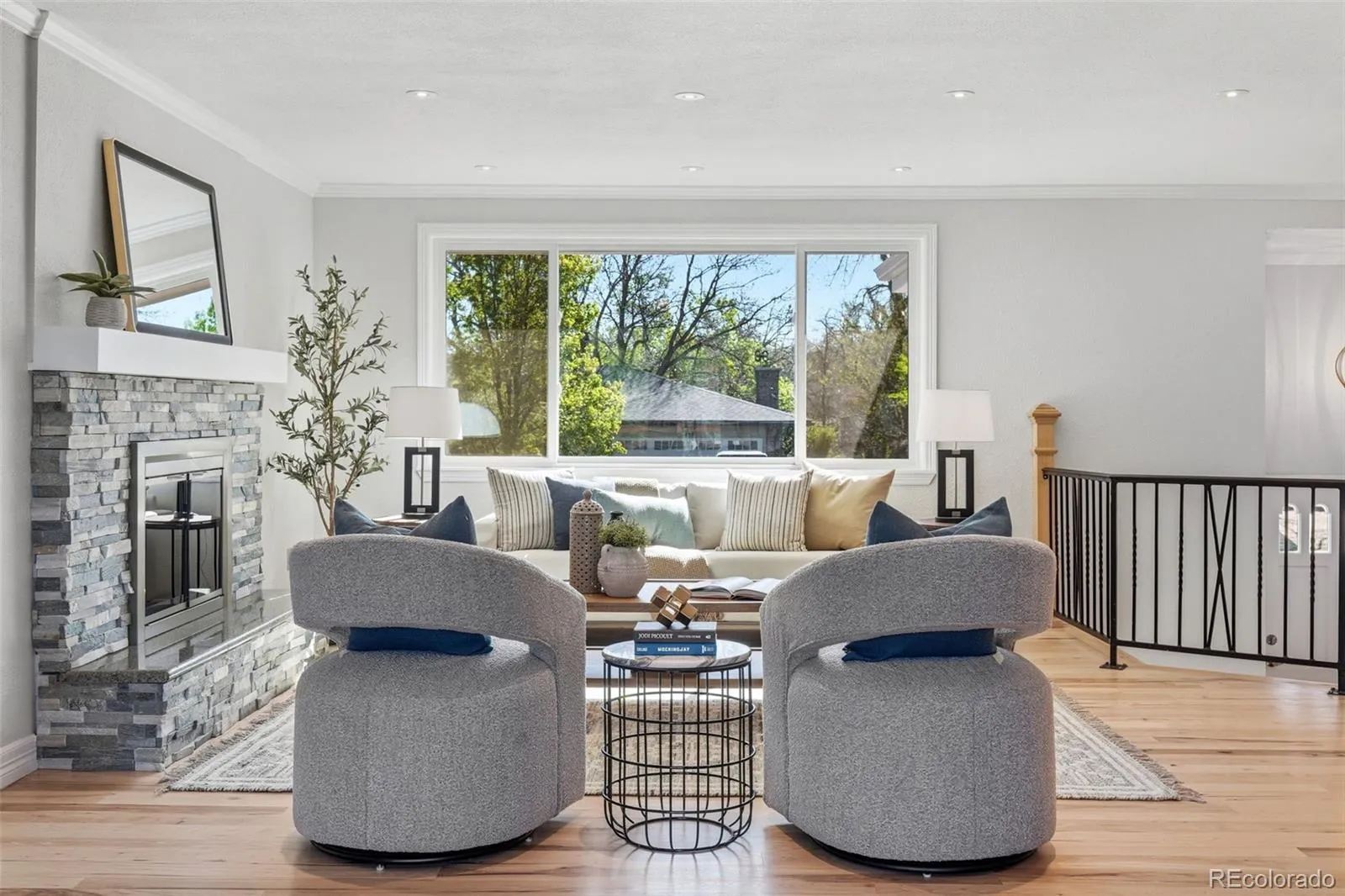 04162026200413 1600 8