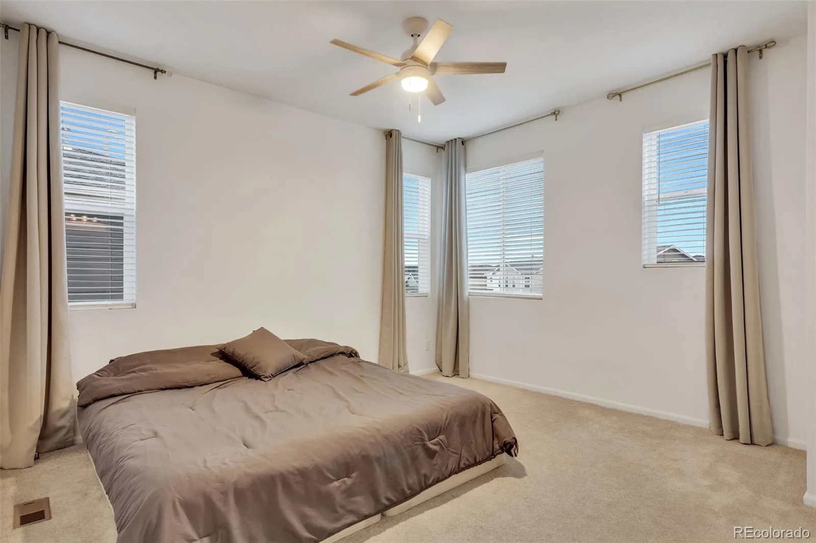 23 N Uriah Street Aurora CO 80018 | MLS #REC2674070 05152026020950 1600 14