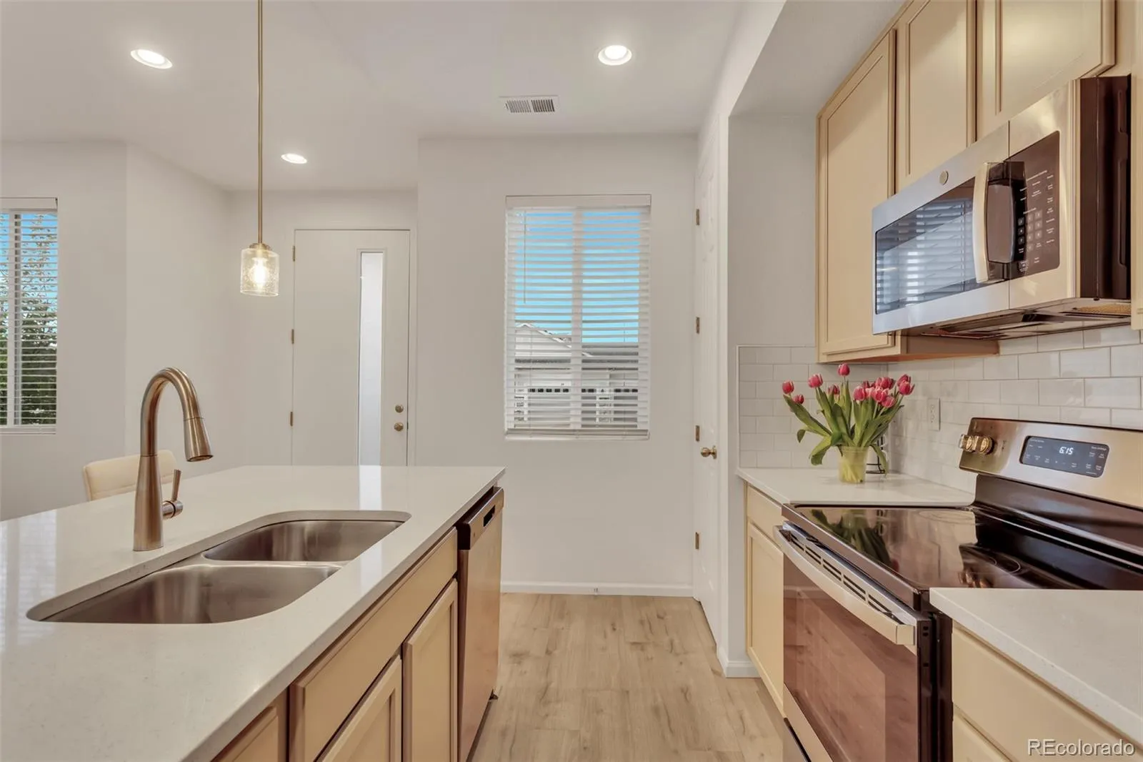 23 N Uriah Street Aurora CO 80018 | MLS #REC2674070 05152026020950 1600 3
