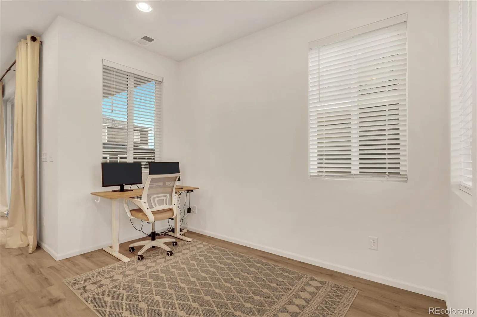 23 N Uriah Street Aurora CO 80018 | MLS #REC2674070 05152026020950 1600 6