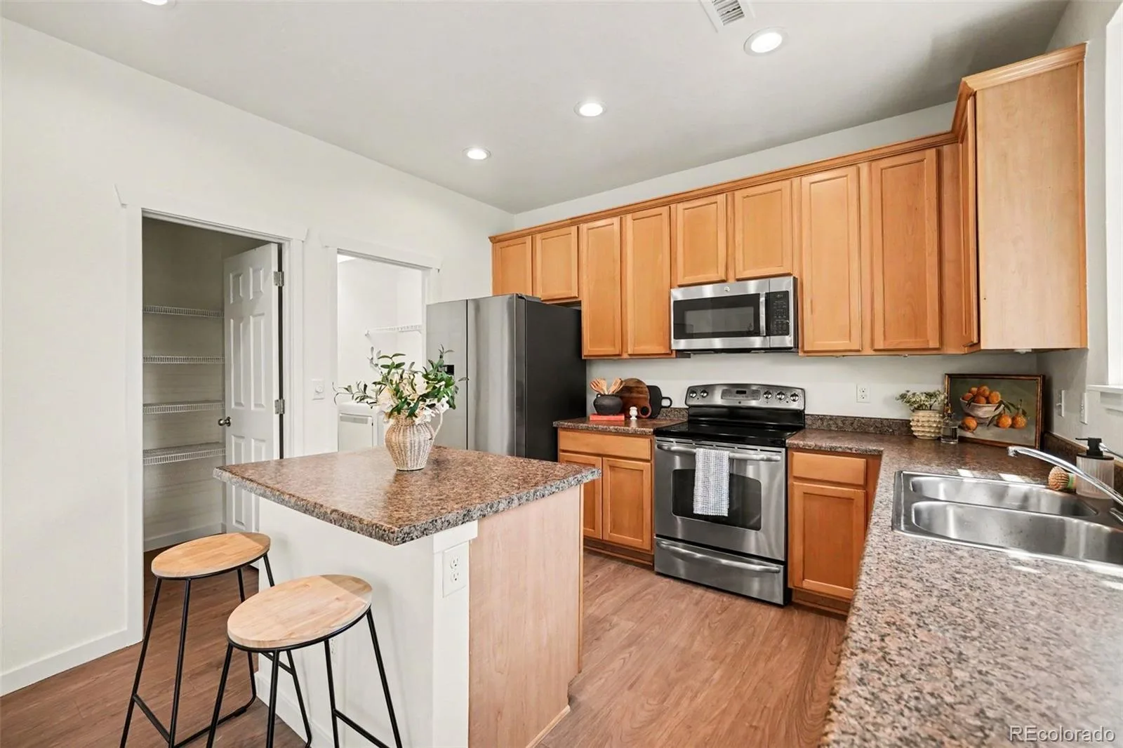 9044 Ellis Way Arvada CO 80005 MLS #REC2675722 07062026195104 1600 7
