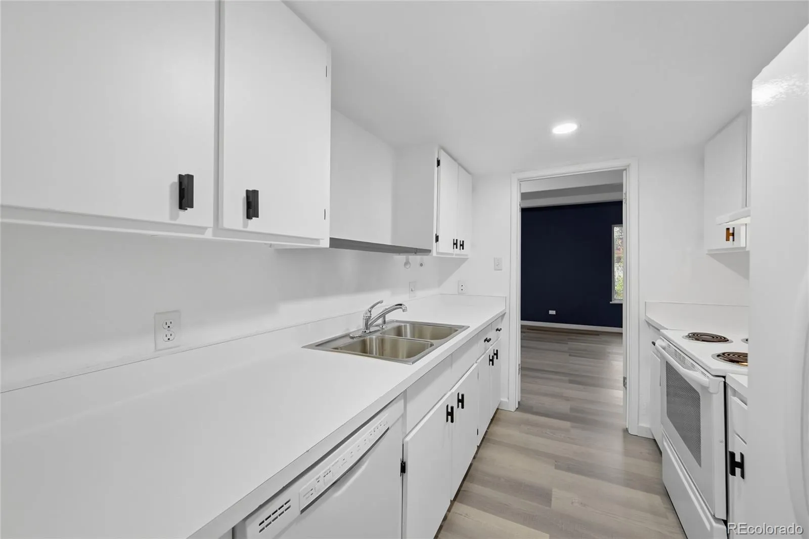 9700 E Iliff Avenue #B14 Denver CO 80231 MLS #REC2680052 04232026172549 1600 0