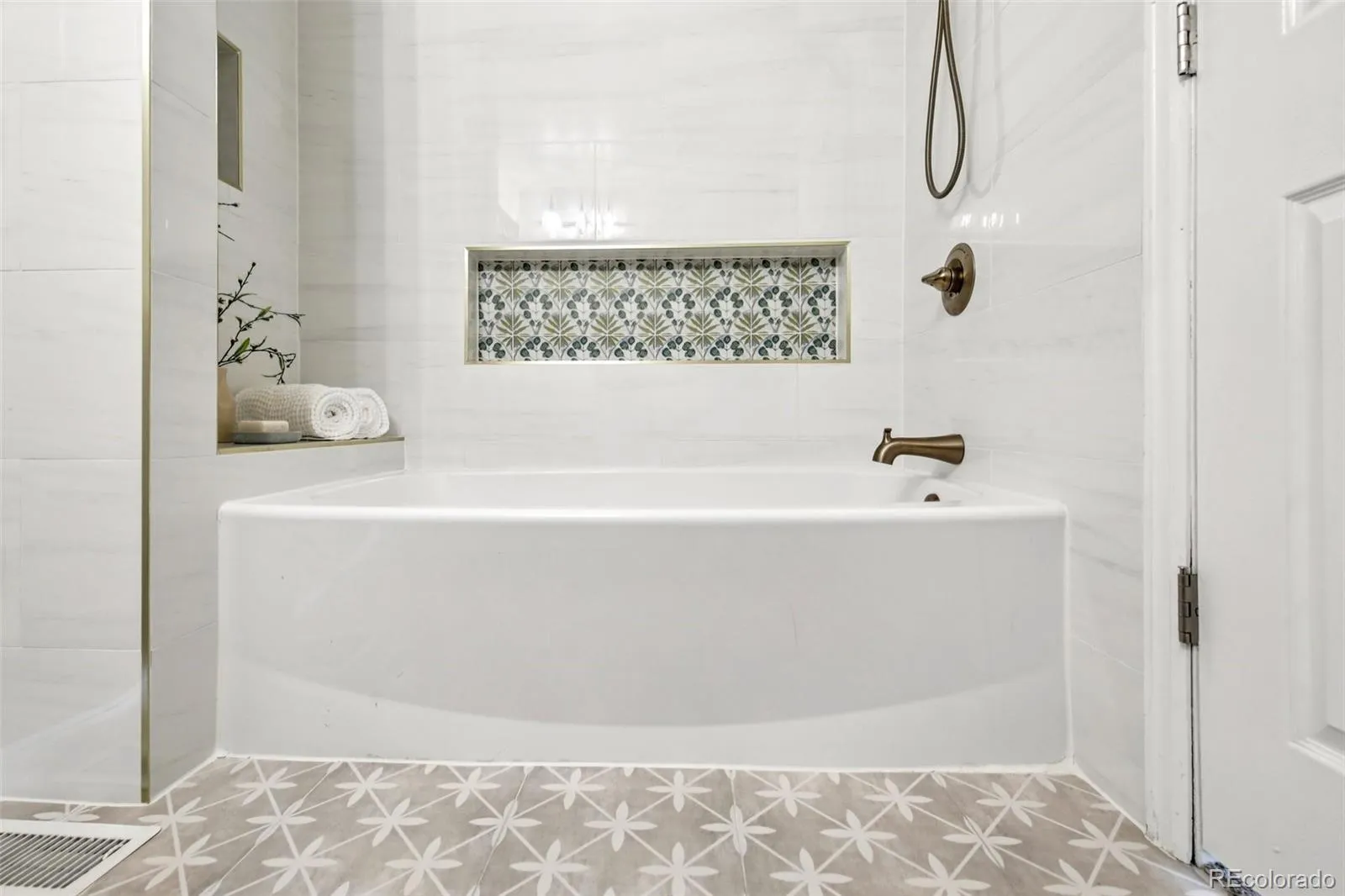 04082026213706 1600 20