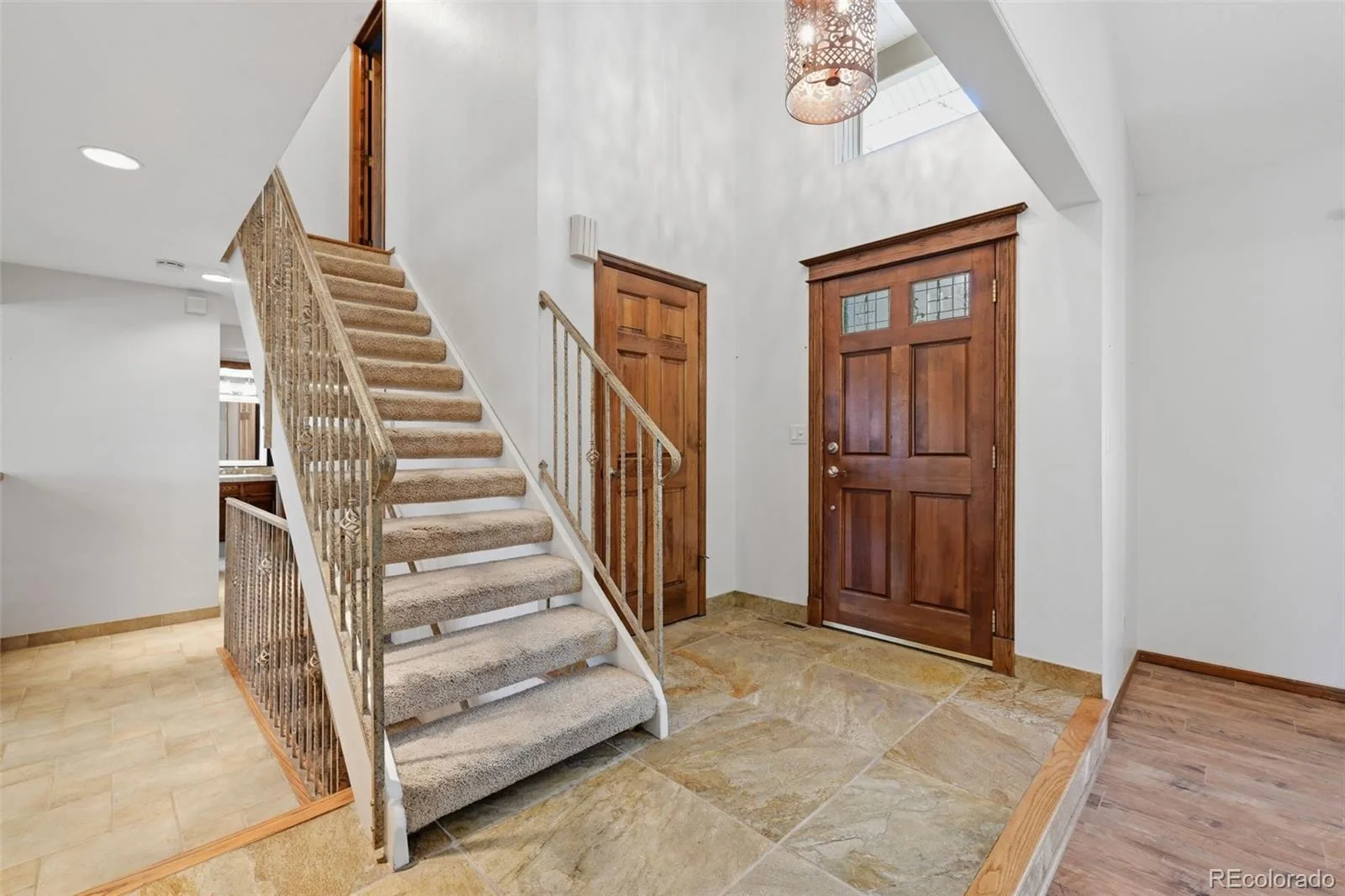 927 Oakwood Drive Castle Rock CO 80104 | MLS #REC2686388 06182026185045 1600 10