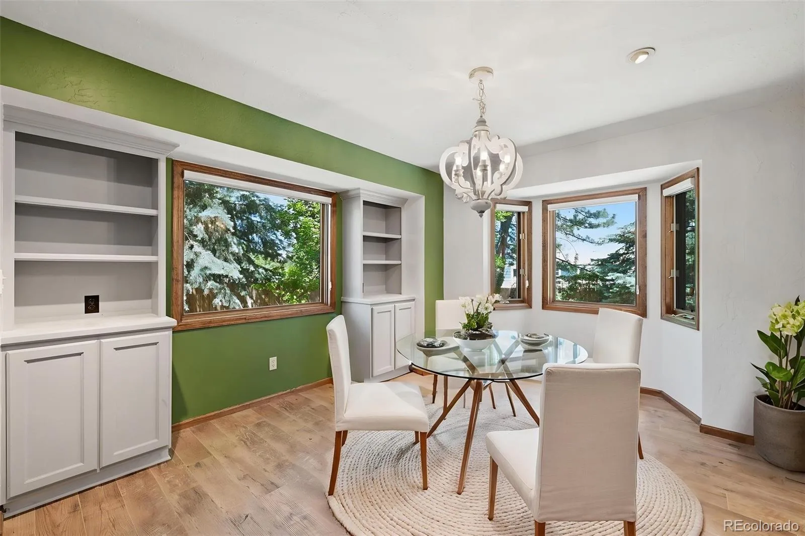 927 Oakwood Drive Castle Rock CO 80104 | MLS #REC2686388 06182026185045 1600 11