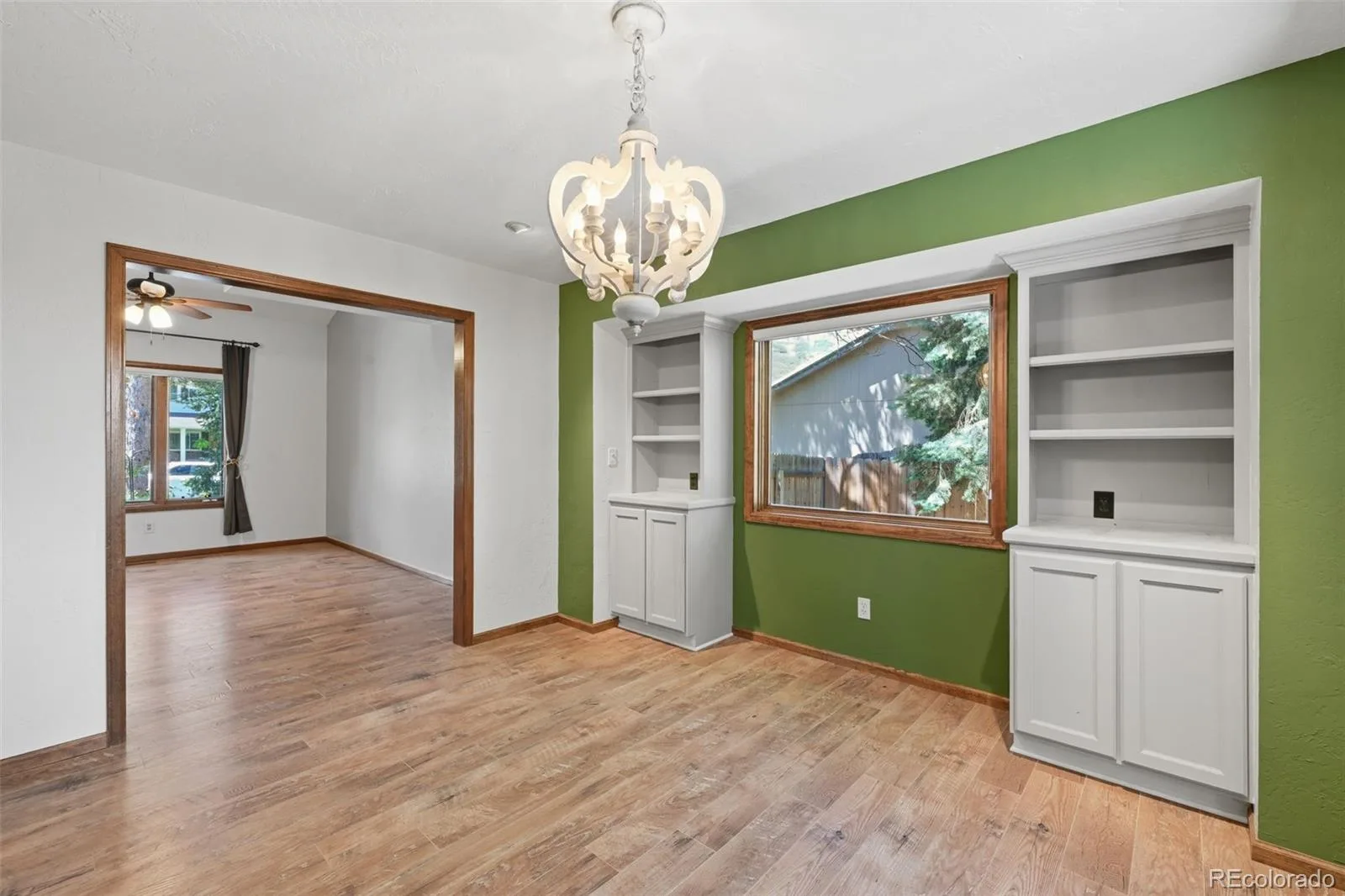 927 Oakwood Drive Castle Rock CO 80104 | MLS #REC2686388 06182026185045 1600 13