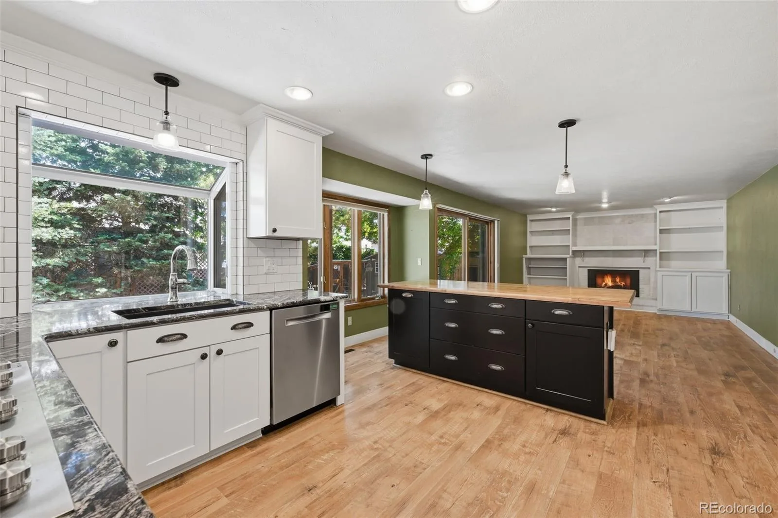 927 Oakwood Drive Castle Rock CO 80104 | MLS #REC2686388 06182026185045 1600 14