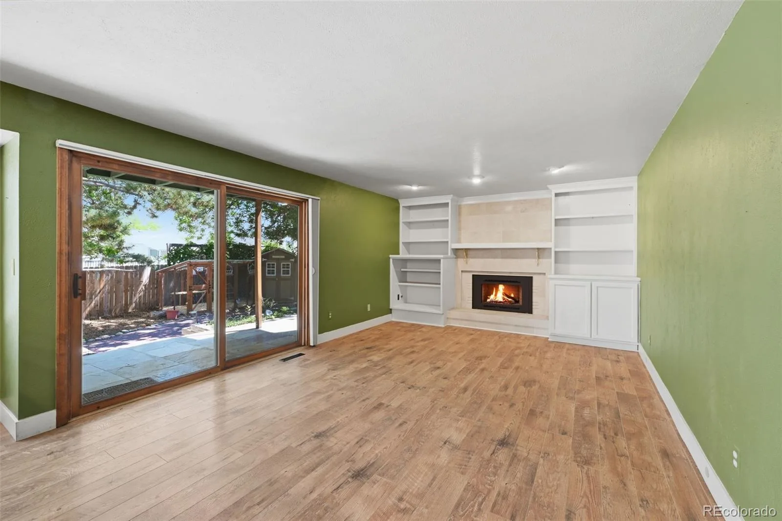 927 Oakwood Drive Castle Rock CO 80104 | MLS #REC2686388 06182026185045 1600 18