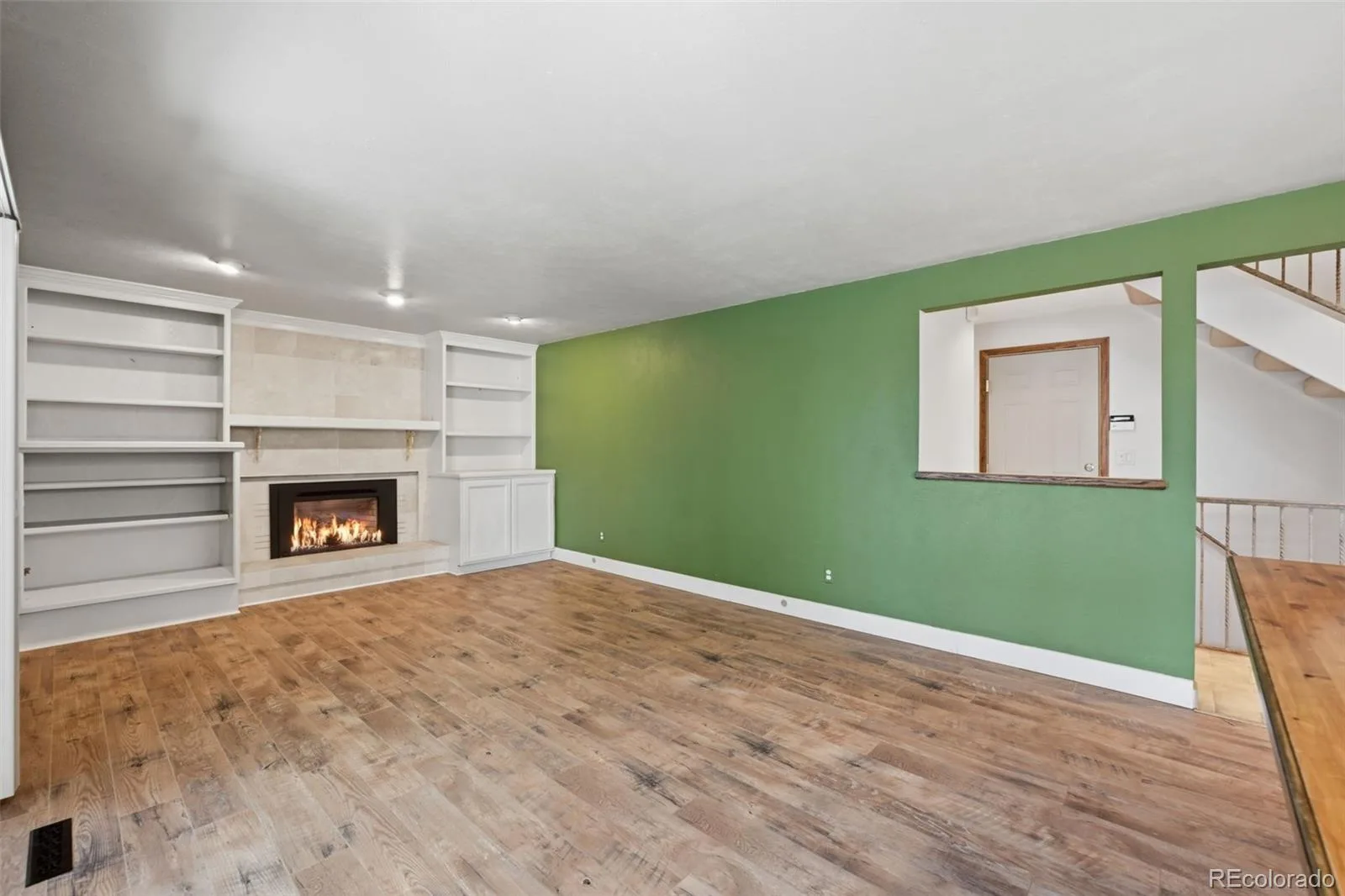 927 Oakwood Drive Castle Rock CO 80104 | MLS #REC2686388 06182026185045 1600 19
