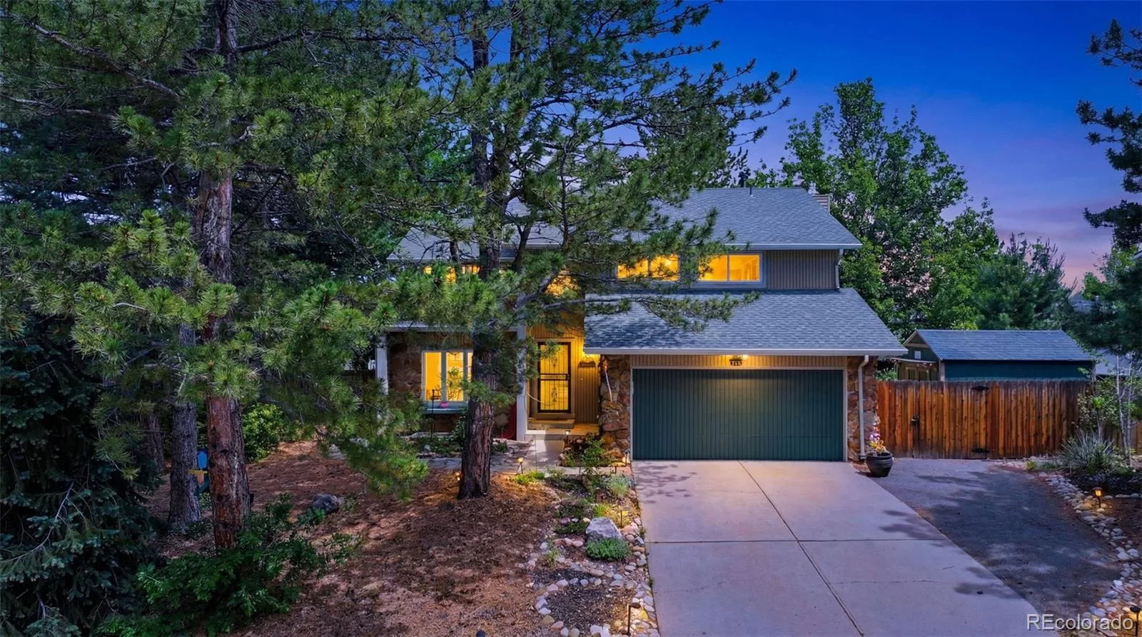 927 Oakwood Drive Castle Rock CO 80104 | MLS #REC2686388 06182026185045 1600 2