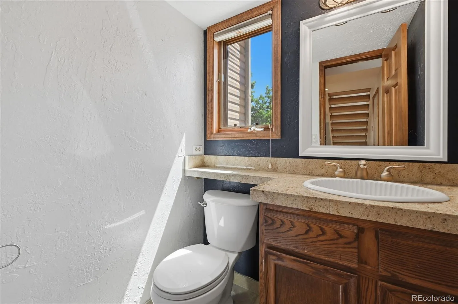 927 Oakwood Drive Castle Rock CO 80104 | MLS #REC2686388 06182026185045 1600 21
