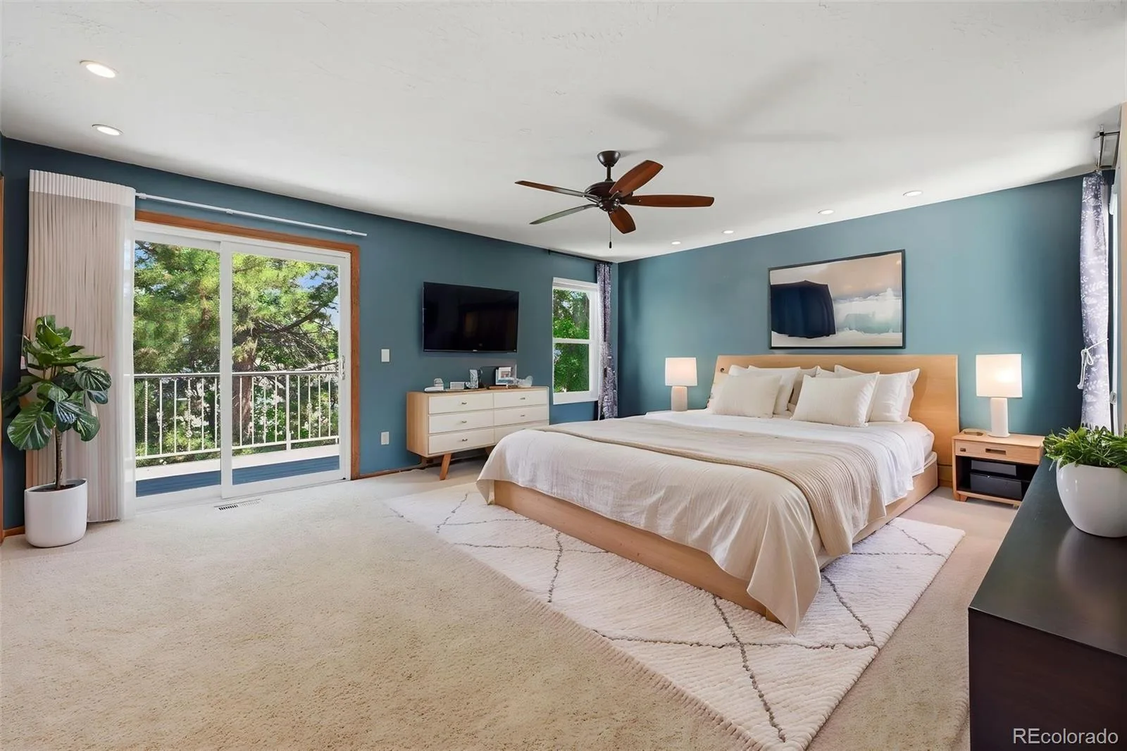 927 Oakwood Drive Castle Rock CO 80104 | MLS #REC2686388 06182026185045 1600 23