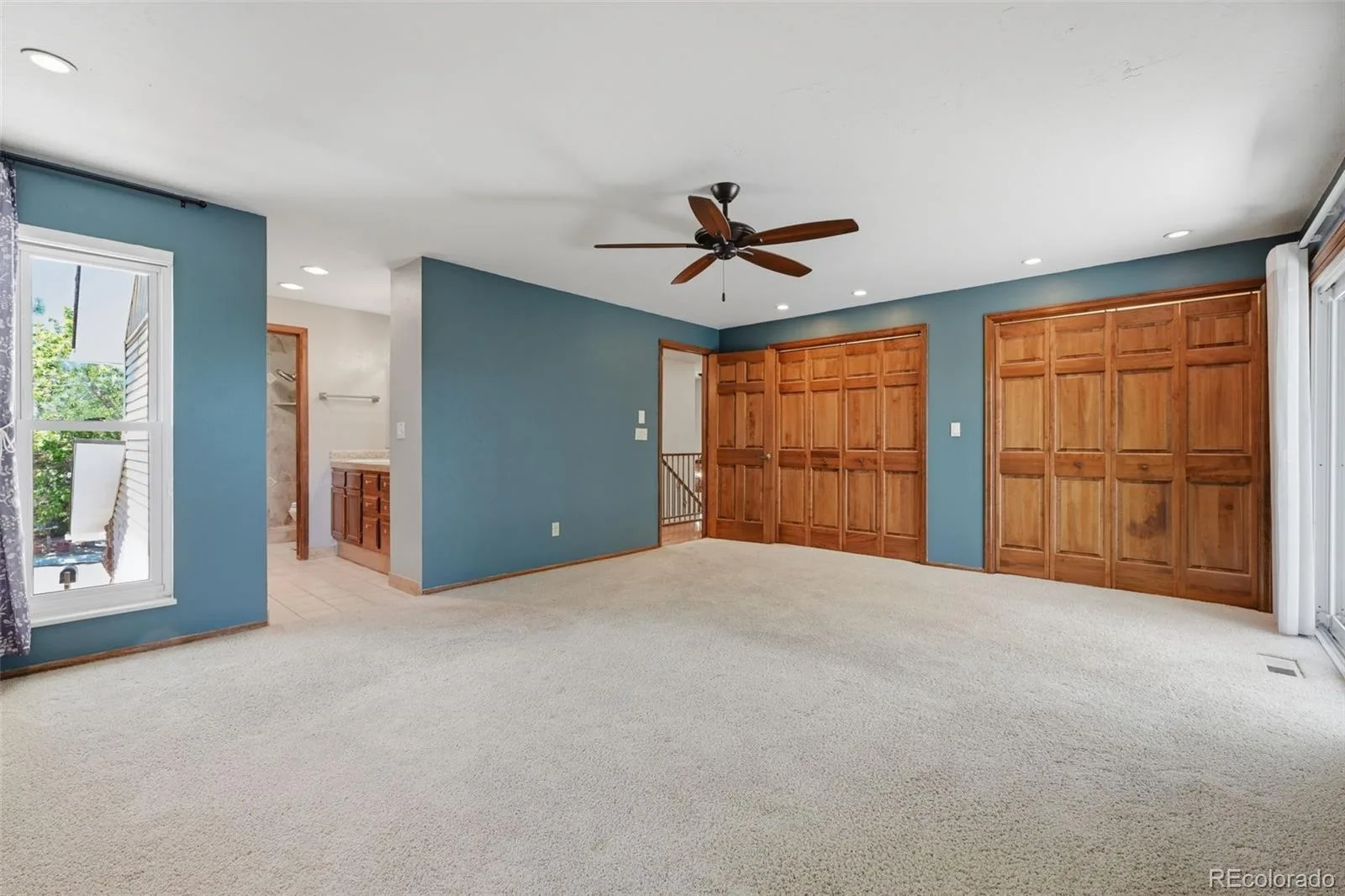 927 Oakwood Drive Castle Rock CO 80104 | MLS #REC2686388 06182026185045 1600 26