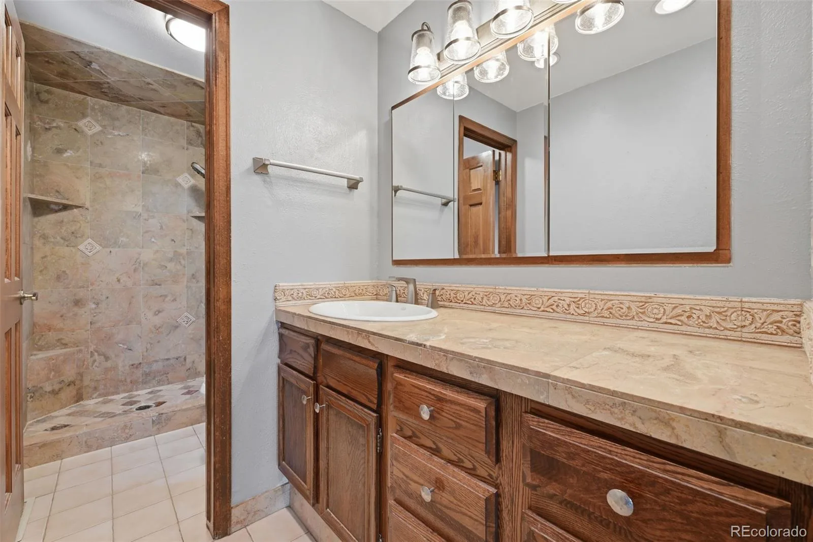 927 Oakwood Drive Castle Rock CO 80104 | MLS #REC2686388 06182026185045 1600 28