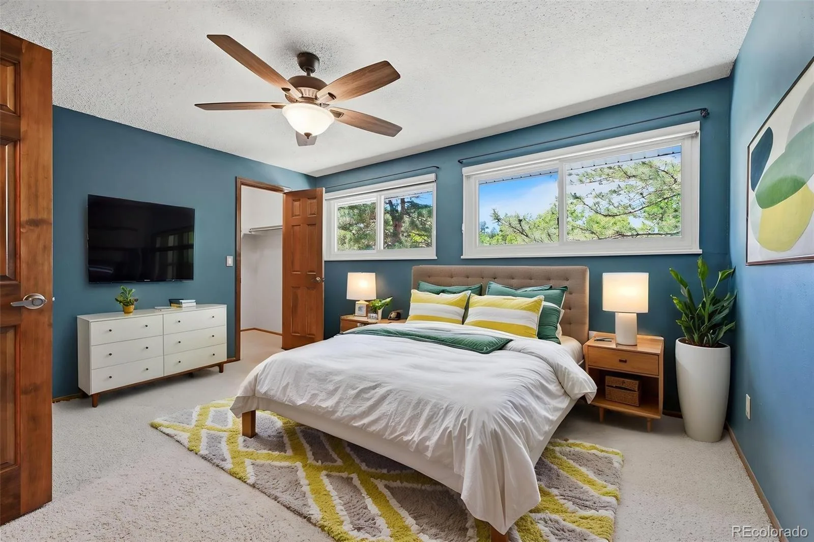 927 Oakwood Drive Castle Rock CO 80104 | MLS #REC2686388 06182026185045 1600 30