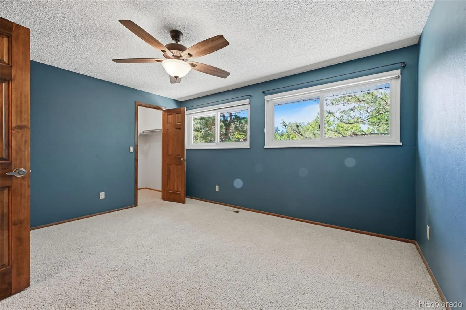 927 Oakwood Drive Castle Rock CO 80104 | MLS #REC2686388 06182026185045 1600 31