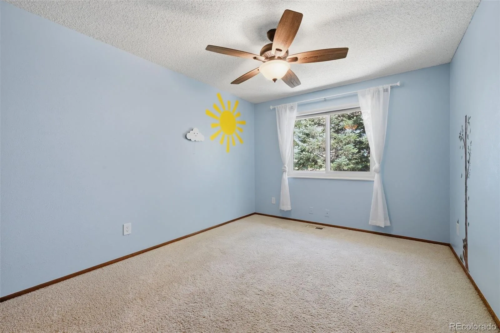 927 Oakwood Drive Castle Rock CO 80104 | MLS #REC2686388 06182026185045 1600 35