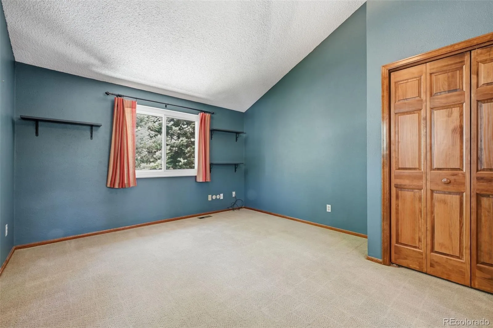927 Oakwood Drive Castle Rock CO 80104 | MLS #REC2686388 06182026185045 1600 37