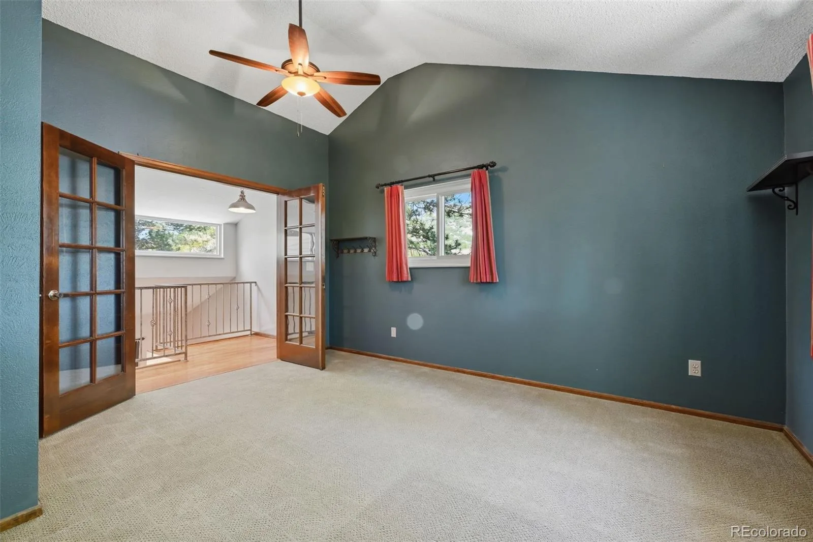 927 Oakwood Drive Castle Rock CO 80104 | MLS #REC2686388 06182026185045 1600 38