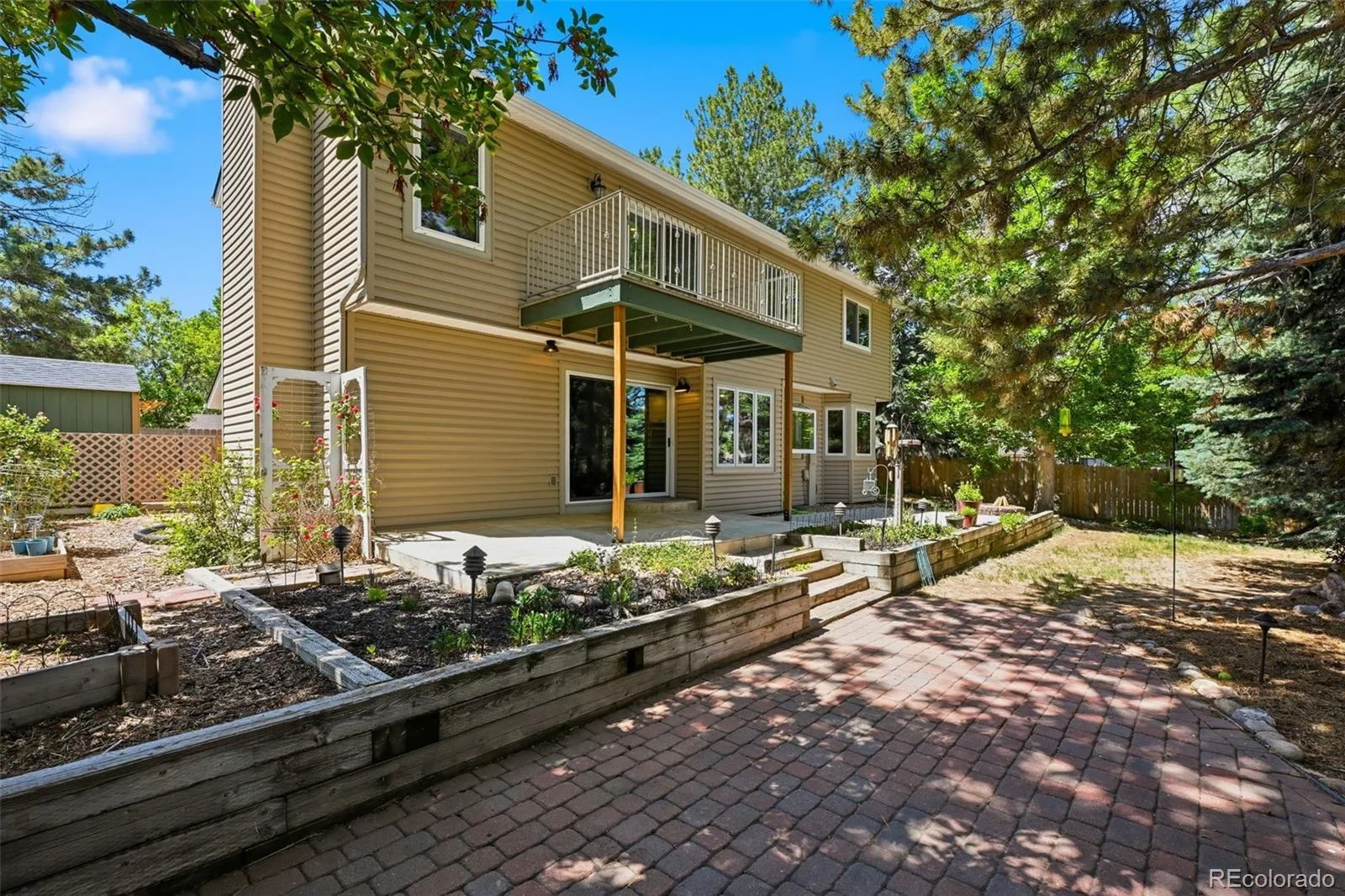 927 Oakwood Drive Castle Rock CO 80104 | MLS #REC2686388 06182026185045 1600 42