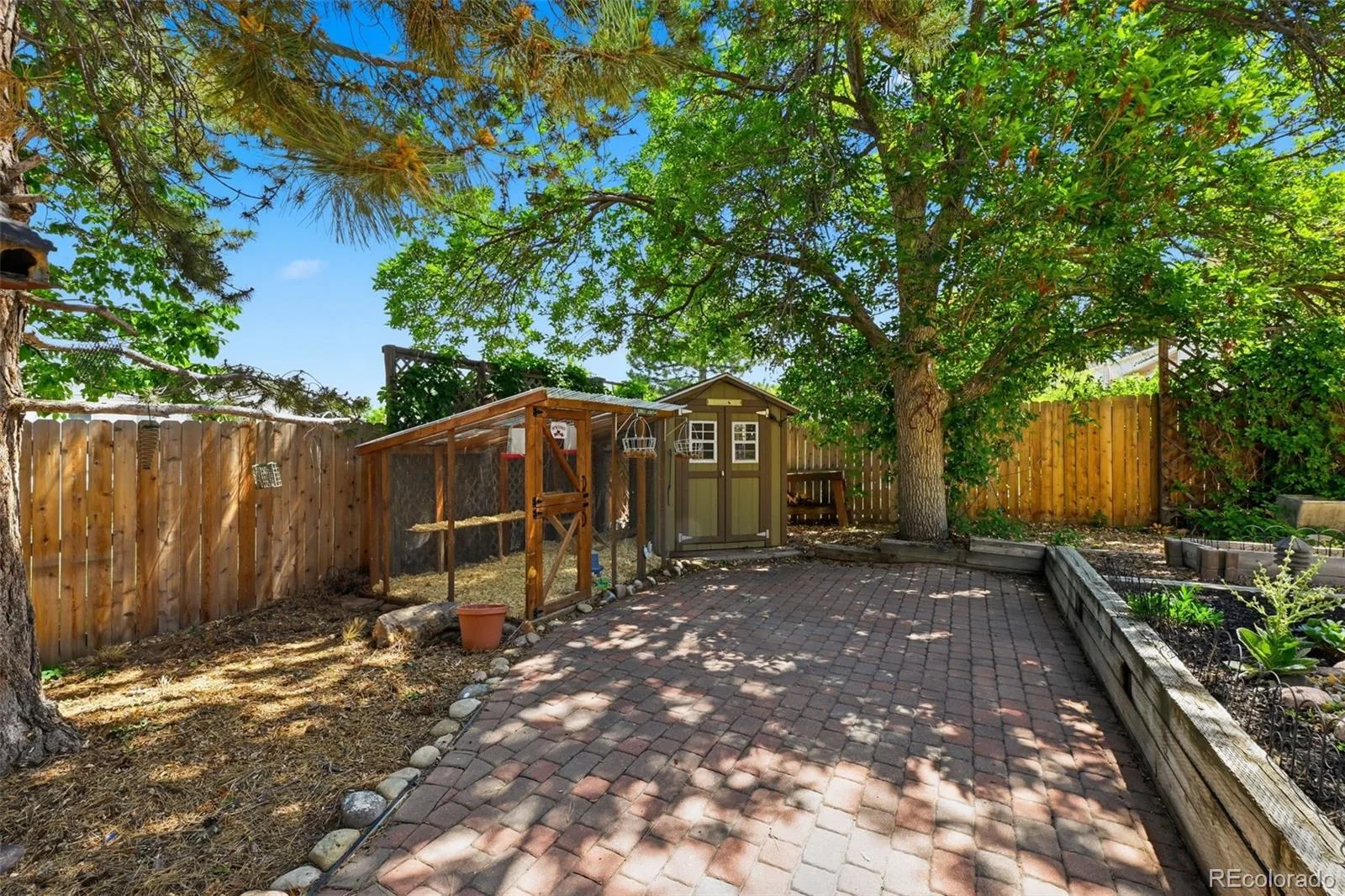 927 Oakwood Drive Castle Rock CO 80104 | MLS #REC2686388 06182026185045 1600 46