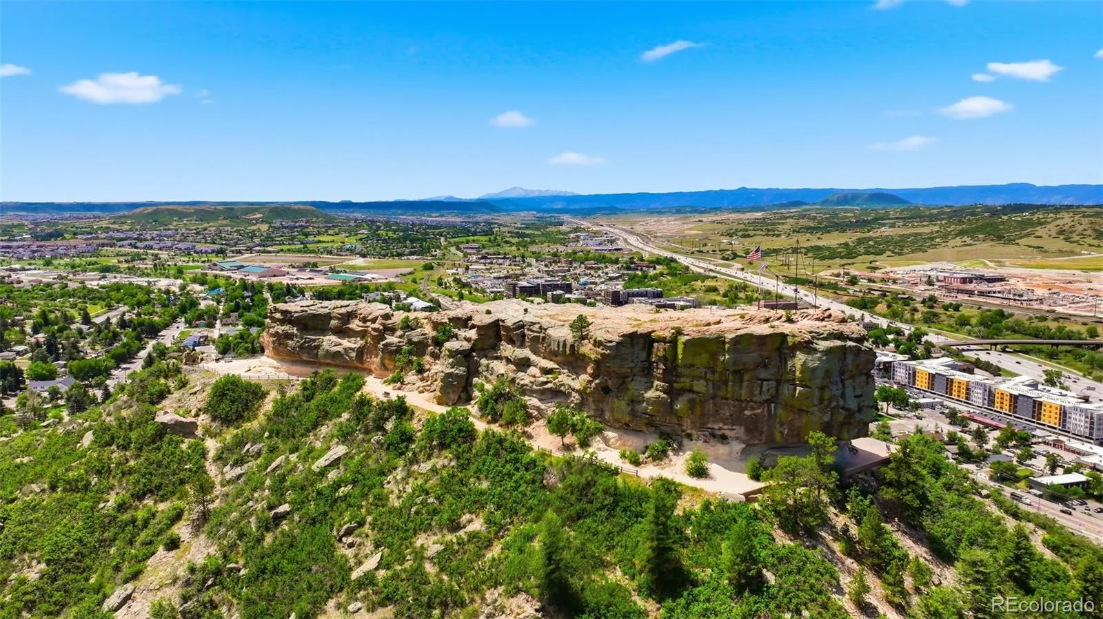 927 Oakwood Drive Castle Rock CO 80104 | MLS #REC2686388 06182026185045 1600 49