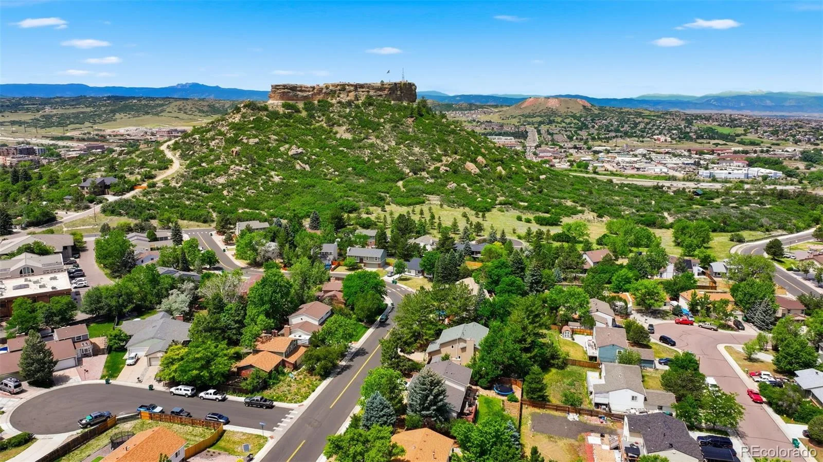 927 Oakwood Drive Castle Rock CO 80104 | MLS #REC2686388 06182026185045 1600 5