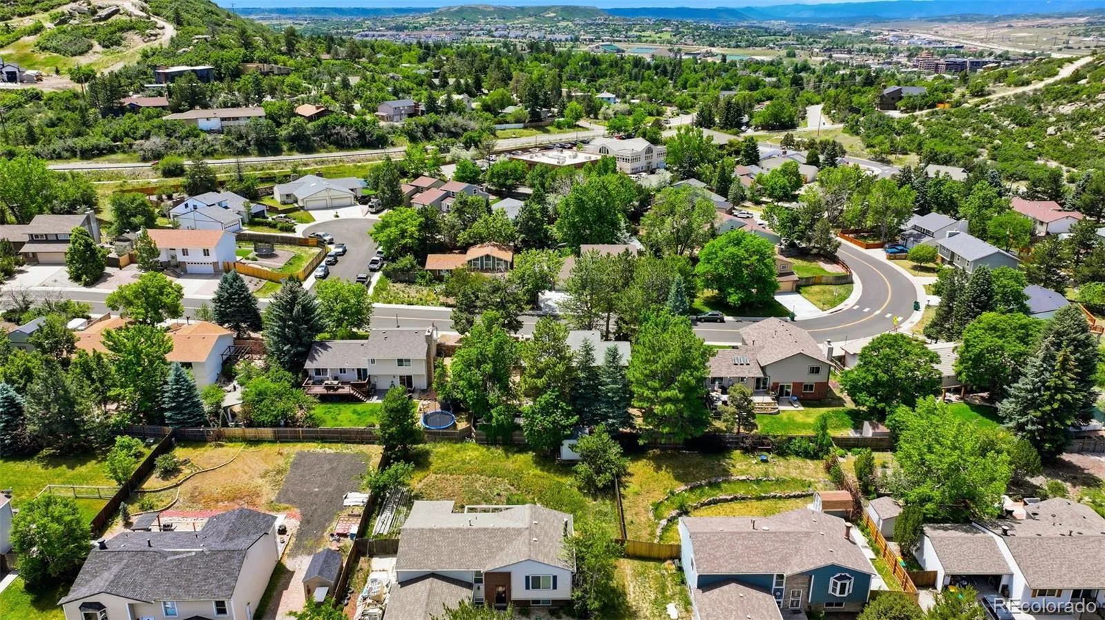 927 Oakwood Drive Castle Rock CO 80104 | MLS #REC2686388 06182026185045 1600 6