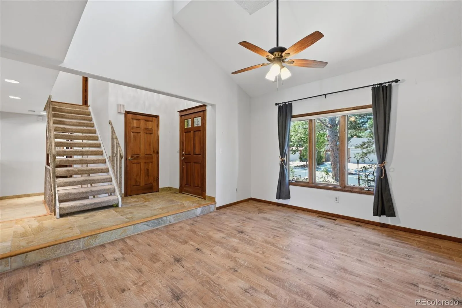 927 Oakwood Drive Castle Rock CO 80104 | MLS #REC2686388 06182026185045 1600 8