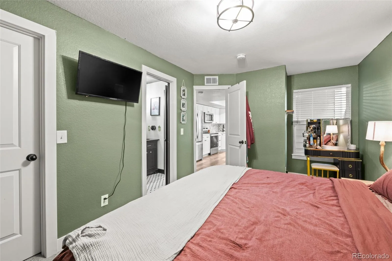 932 S Dearborn Way #11 Aurora CO 80012 | MLS #REC2686522 06302026002336 1600 7