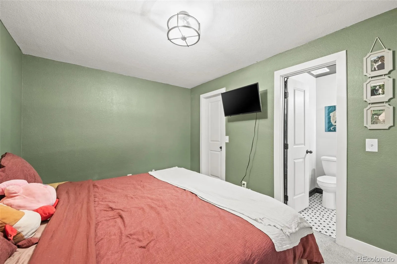 932 S Dearborn Way #11 Aurora CO 80012 | MLS #REC2686522 06302026002336 1600 8