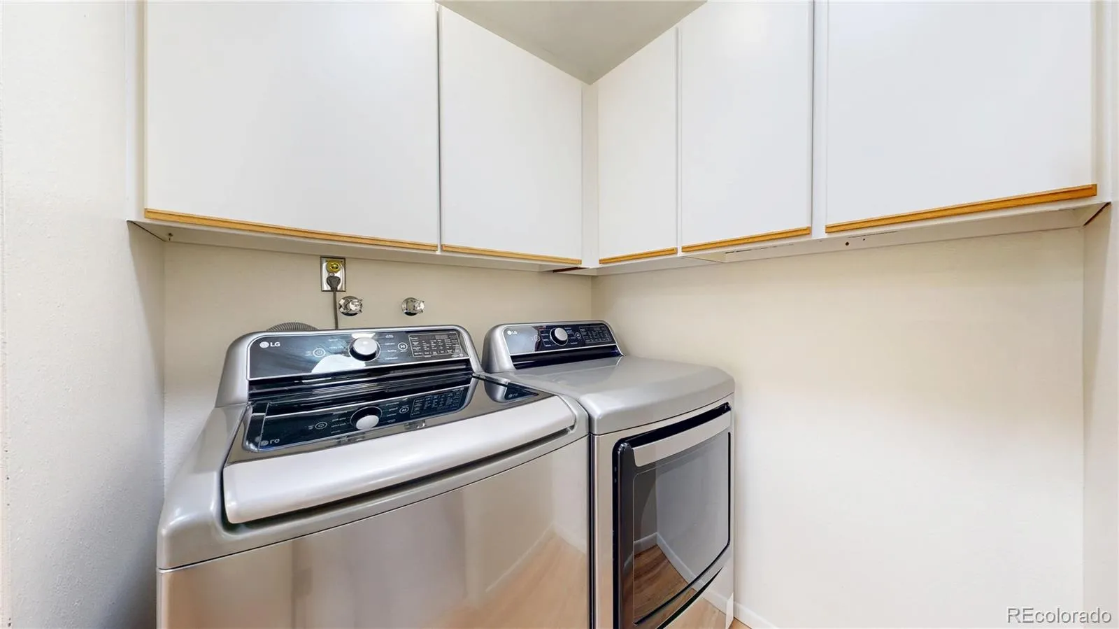 153 S Vance Court Lakewood CO 80226 MLS #REC2687680 05022026055749 1600 12