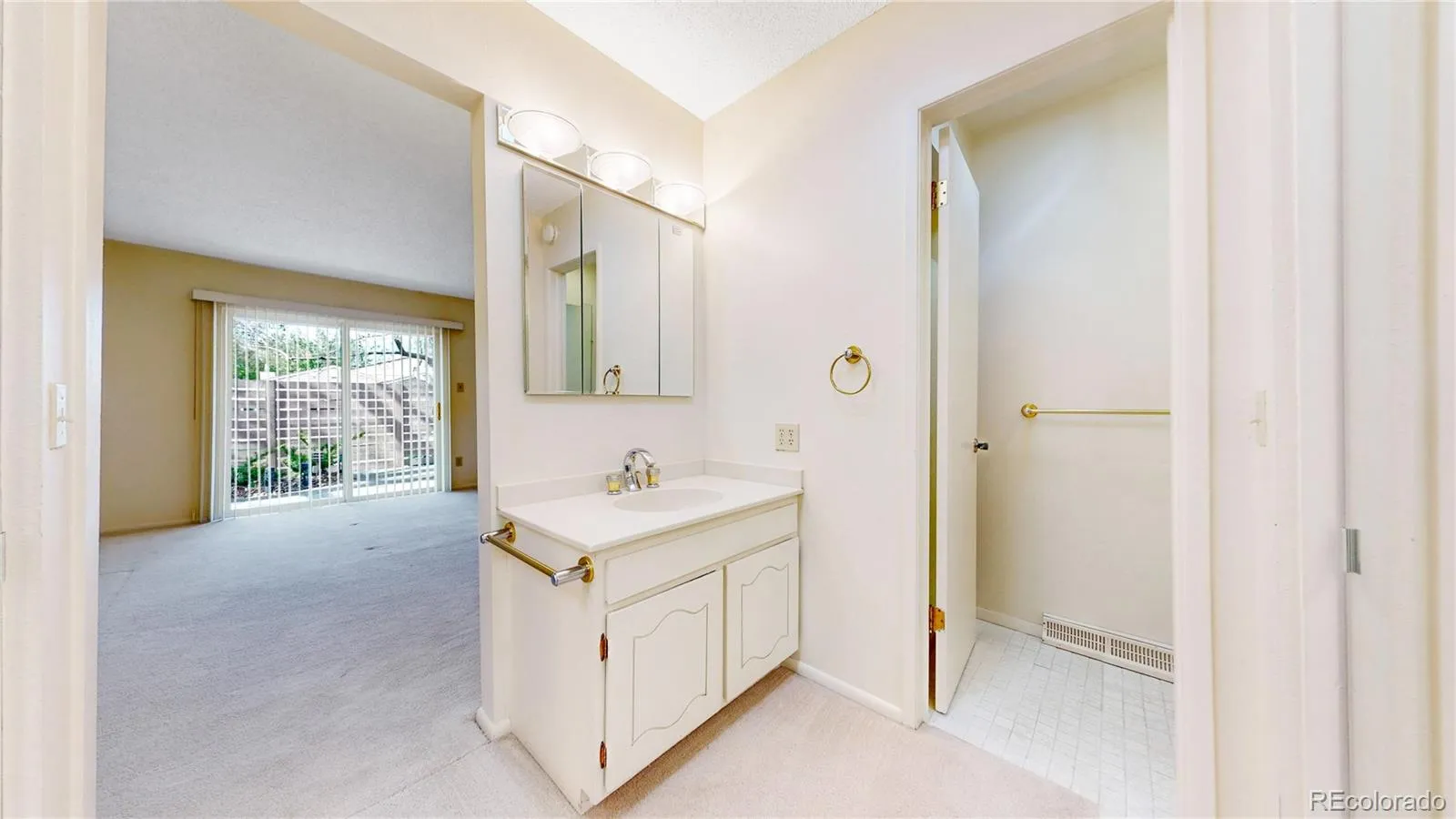 153 S Vance Court Lakewood CO 80226 MLS #REC2687680 05022026055749 1600 16
