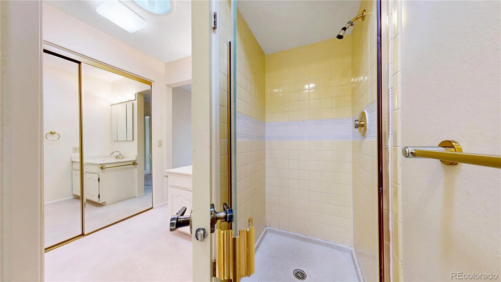 153 S Vance Court Lakewood CO 80226 MLS #REC2687680 05022026055749 1600 17