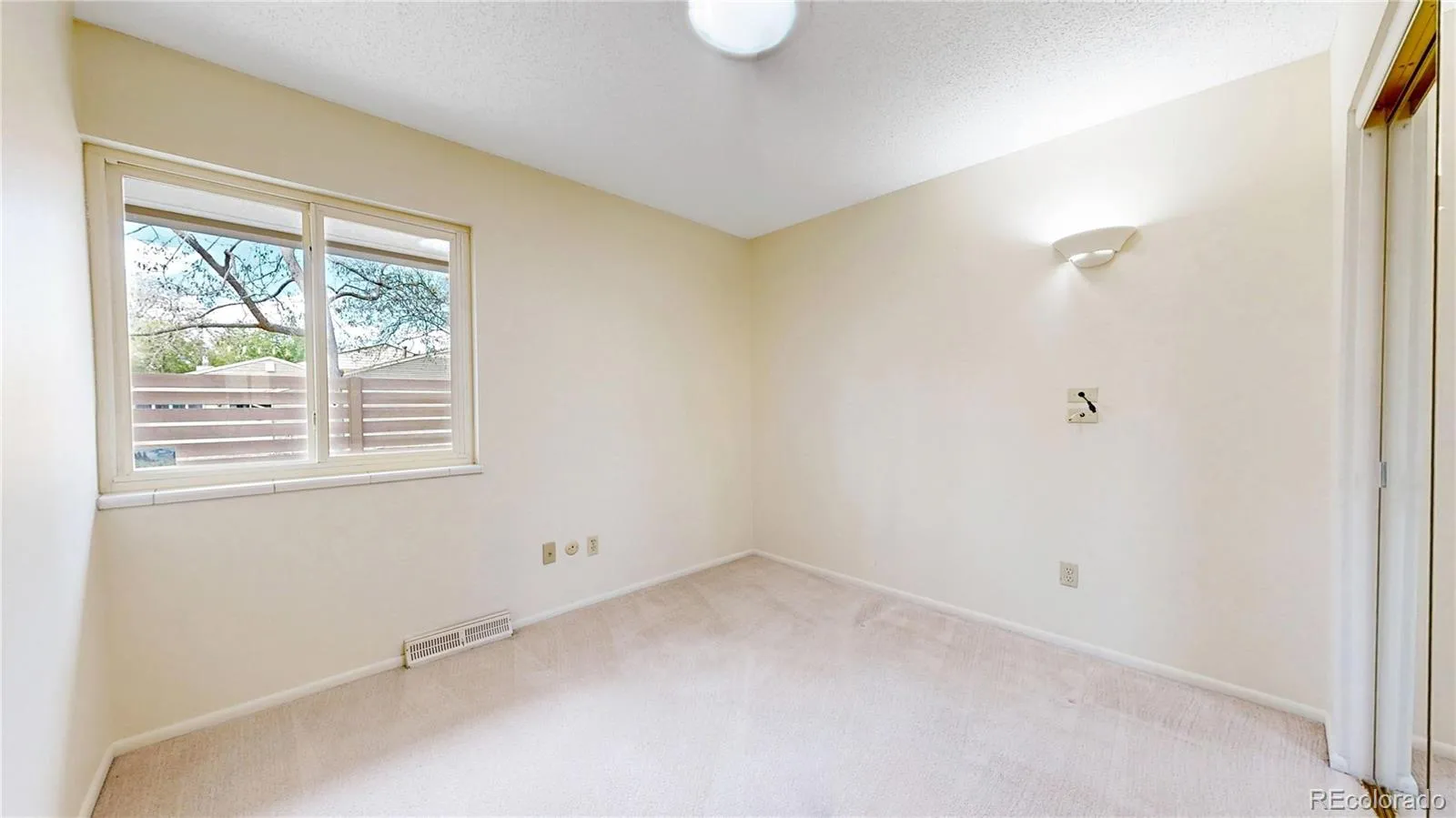 153 S Vance Court Lakewood CO 80226 MLS #REC2687680 05022026055749 1600 18