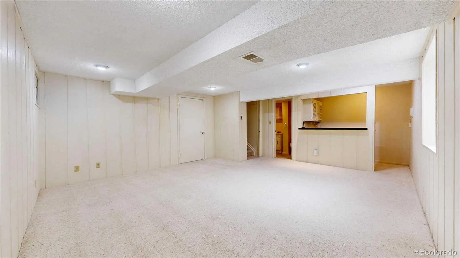 153 S Vance Court Lakewood CO 80226 MLS #REC2687680 05022026055749 1600 21