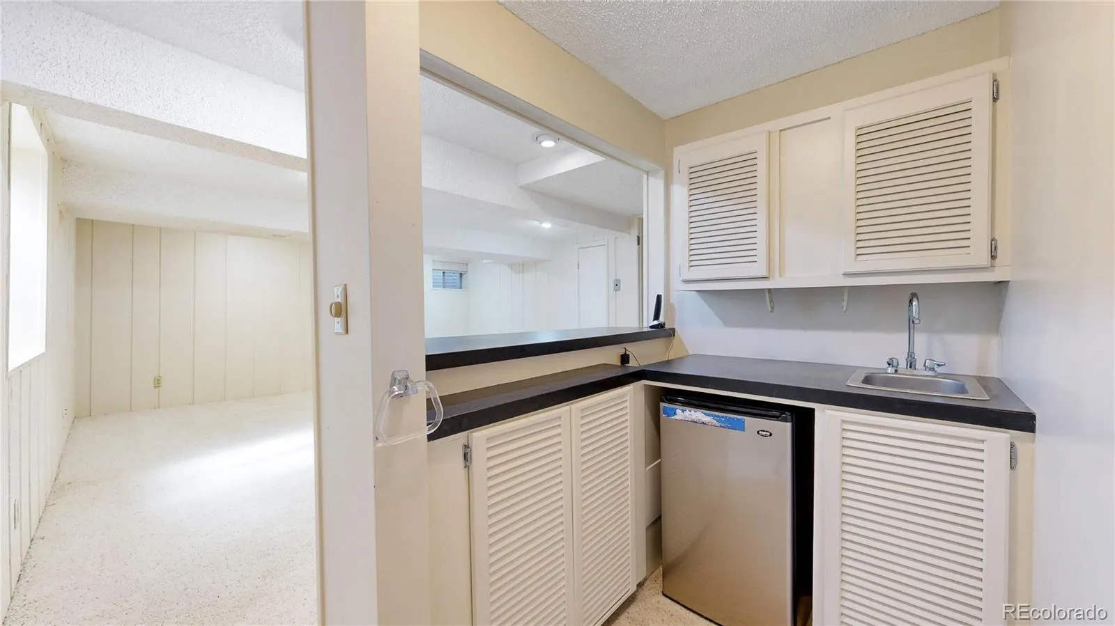 153 S Vance Court Lakewood CO 80226 MLS #REC2687680 05022026055749 1600 22