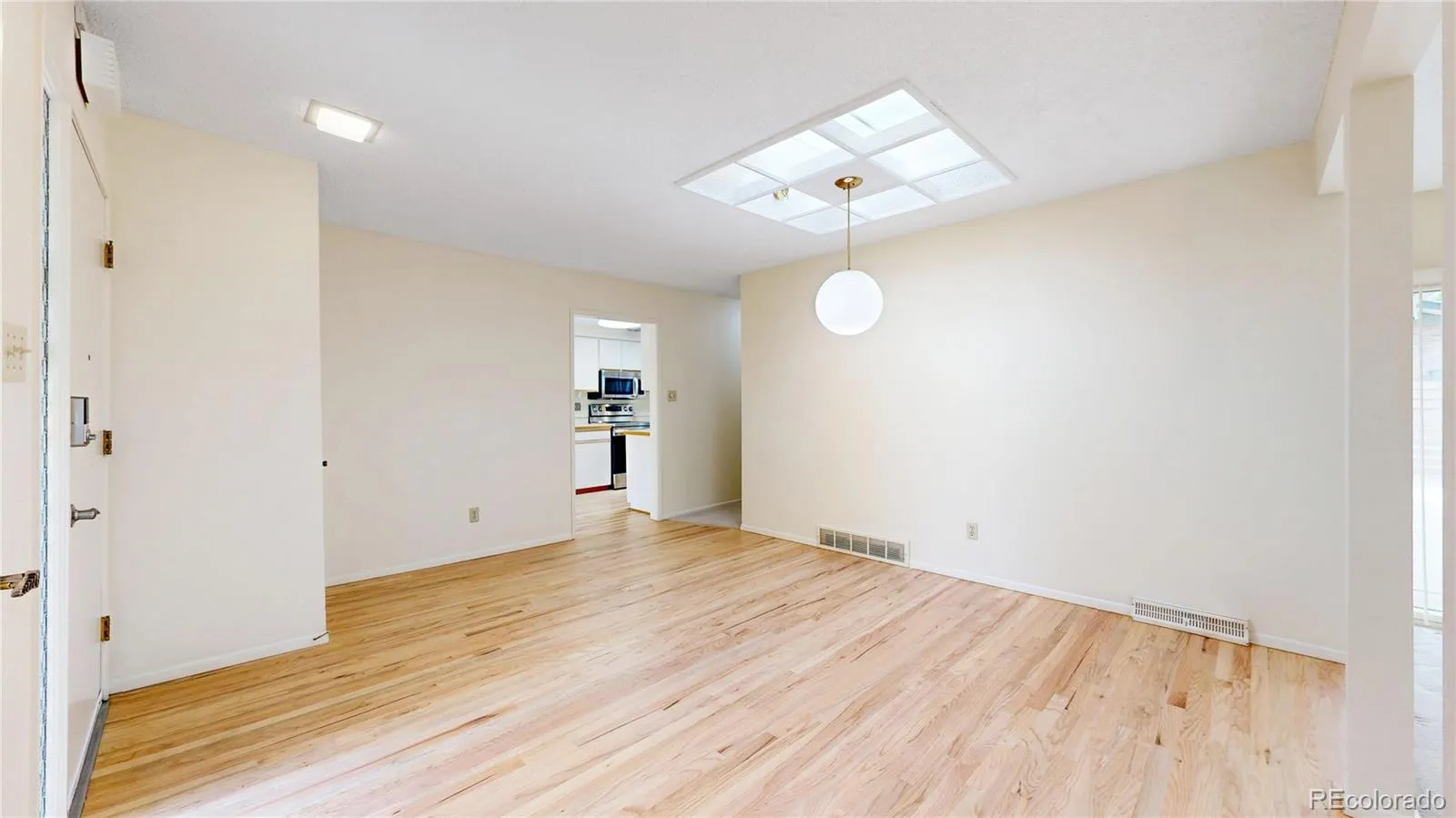 153 S Vance Court Lakewood CO 80226 MLS #REC2687680 05022026055749 1600 6