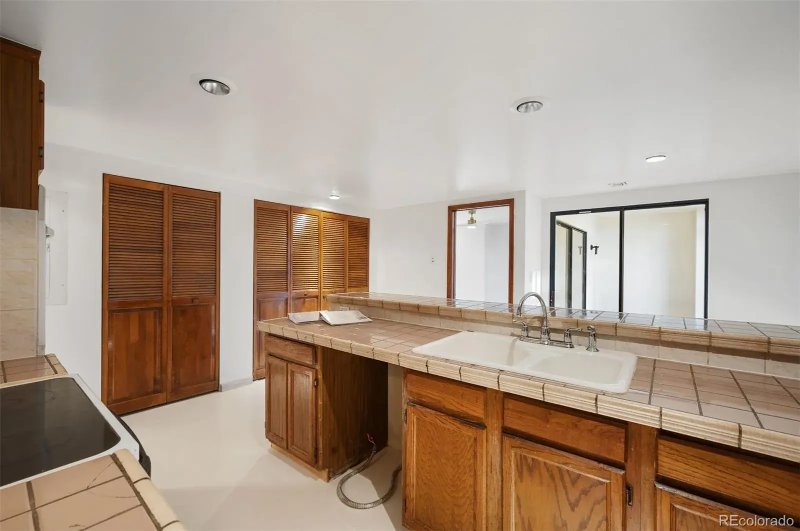 02042026230040 1600 16